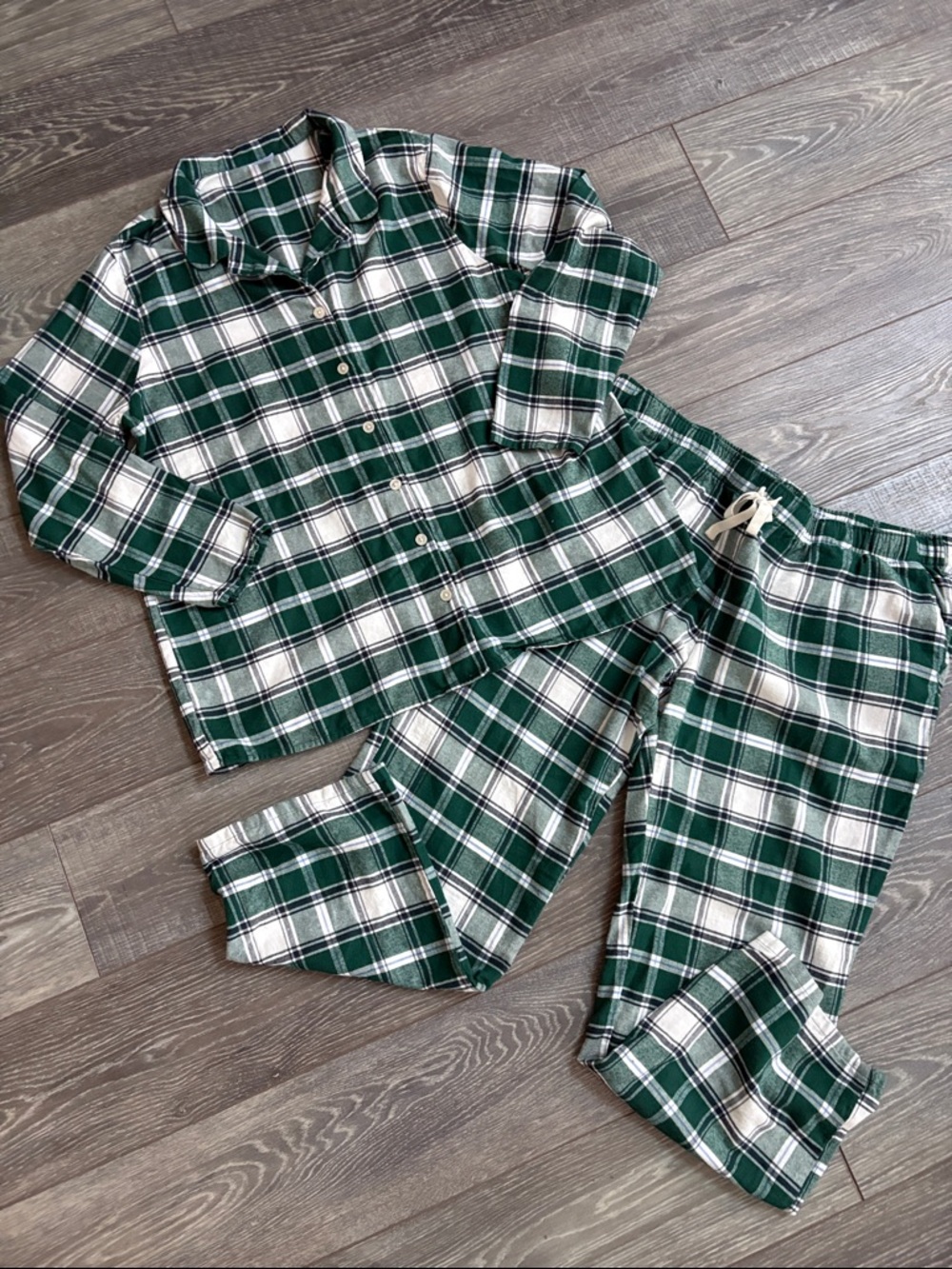 Amazon Essentials Green and White Plaid Flannel Kids Pajama Set